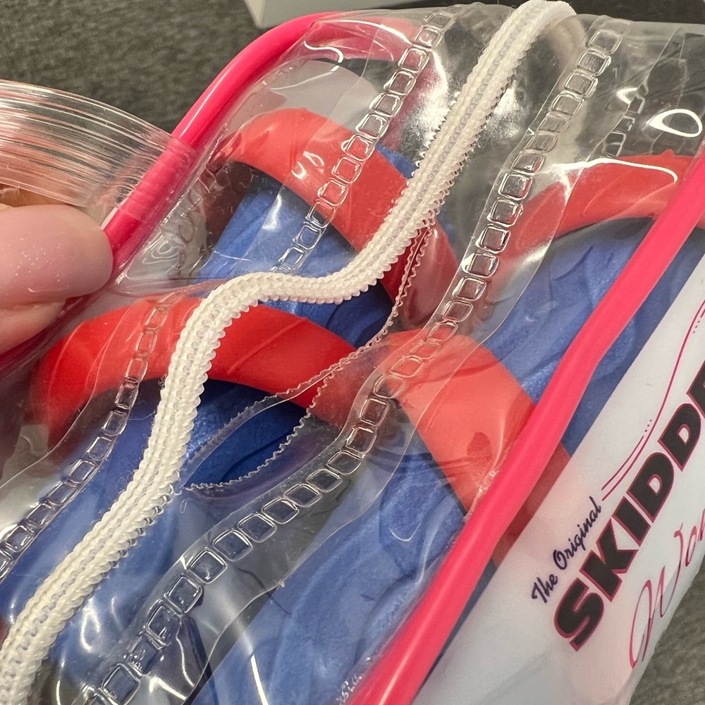 ๐ต 3/ $15 - Skidders Portable Flip Flops in Blue - Picture 9 of 12